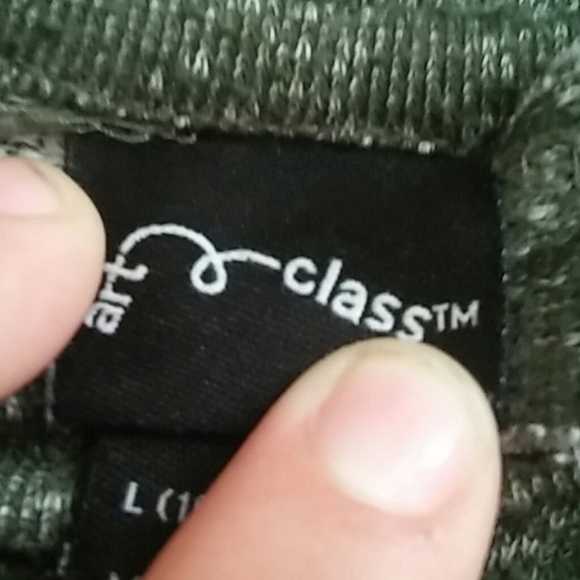 Croptop, for 10-12year olds, only worn few times - Picture 2 of 4